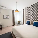 Bright & Sunny Stylish Apt With 2Bdr And 2Bth