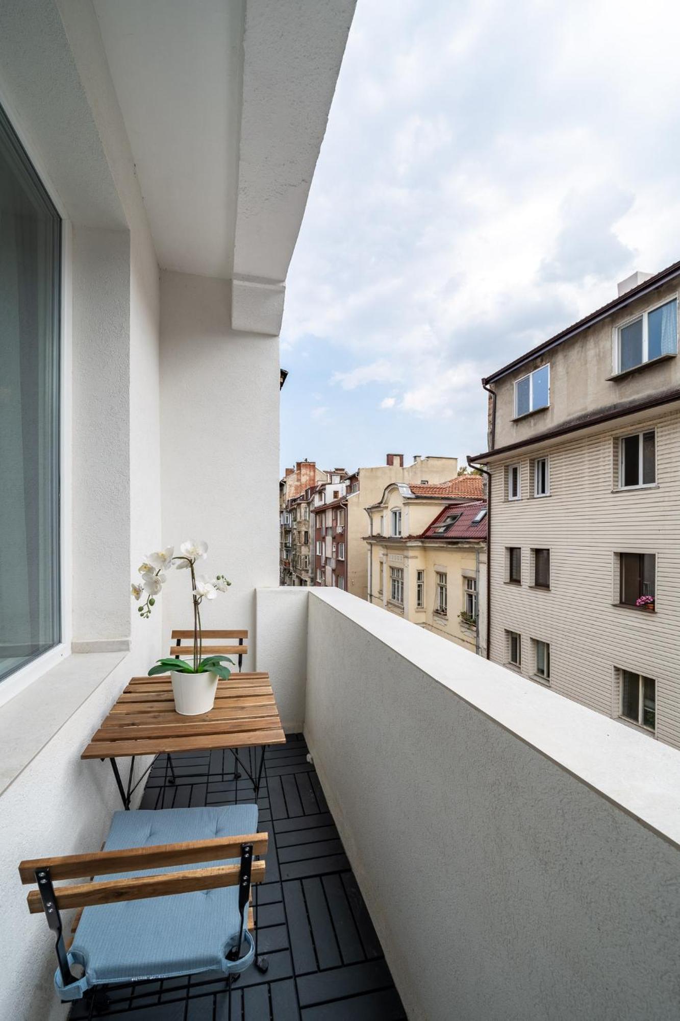 Bright & Sunny Stylish With 2bdr And 2bth Apartment