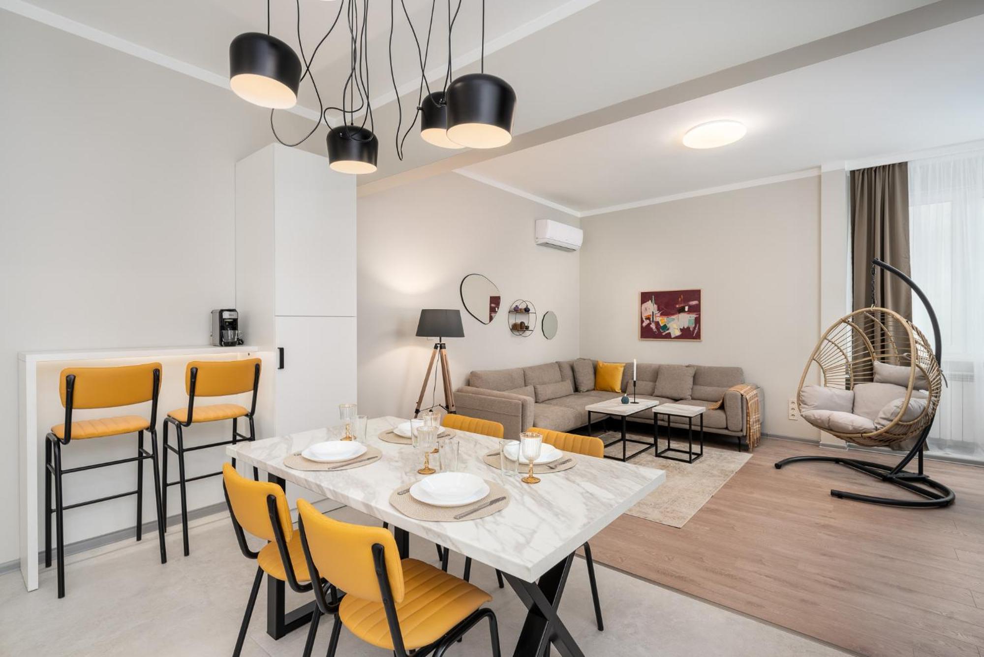 Bright & Sunny Stylish With 2bdr And 2bth